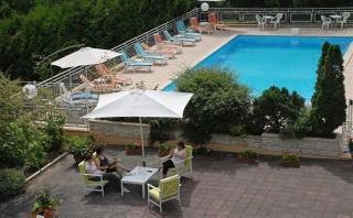 Logis Maison Carrée Restaurant O Carré Dart 3* Méréville